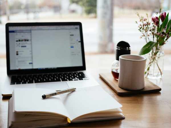 KI im Marketing mit Laptop